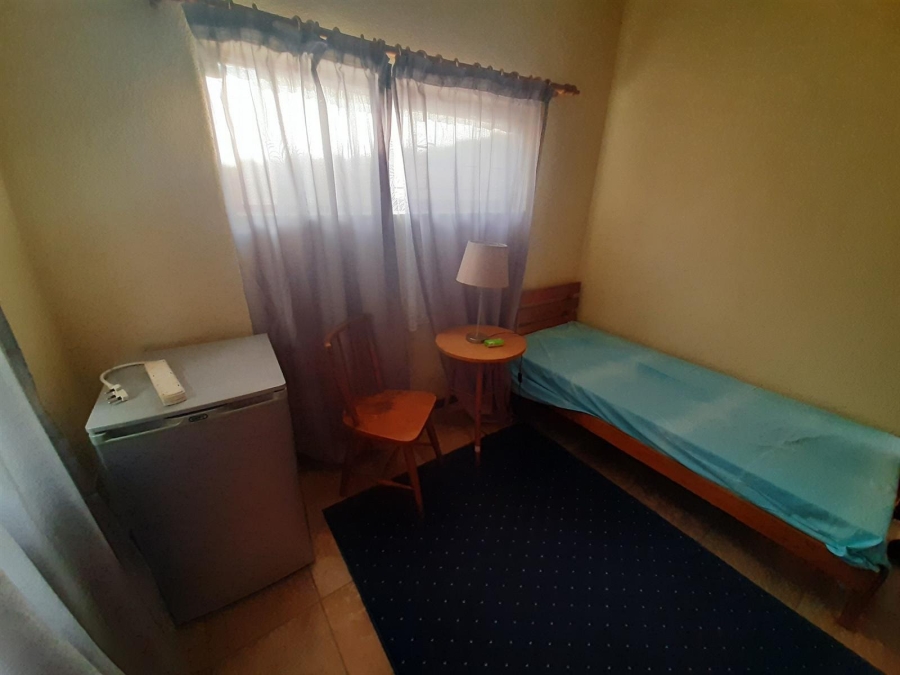 To Let 1 Bedroom Property for Rent in Oostersee Western Cape